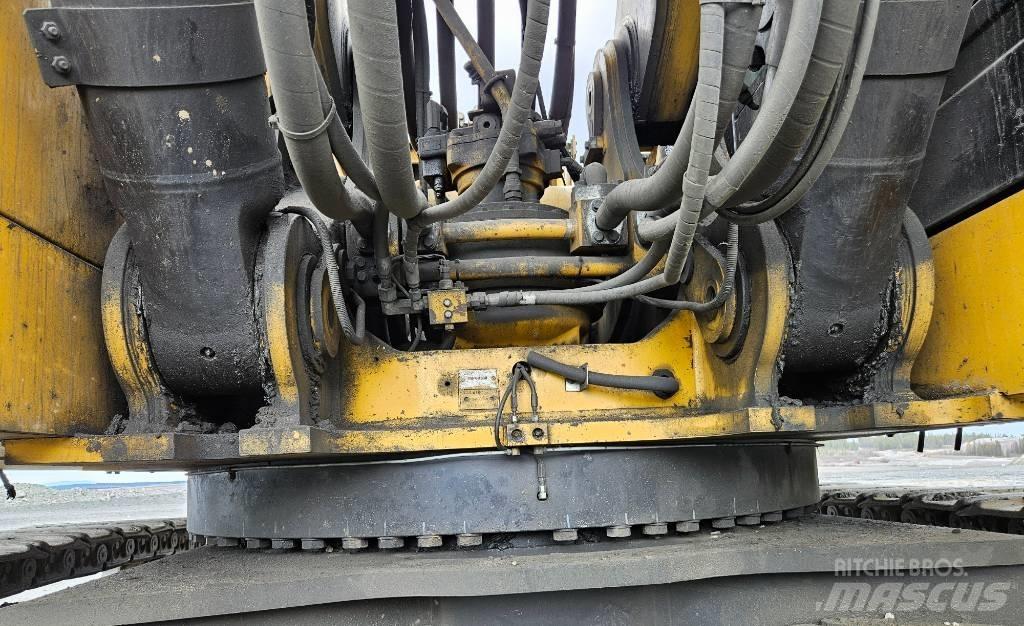 CAT 390 F حفارات زحافة