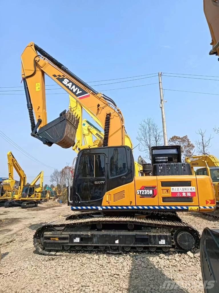 Sany SY 235 C حفارات زحافة