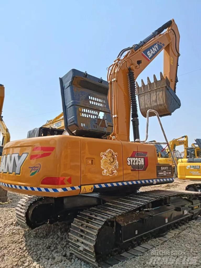 Sany SY 235 C حفارات زحافة