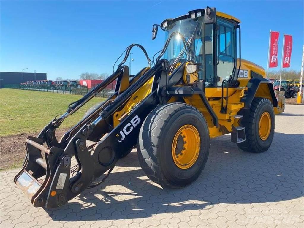 JCB 437 HT لوادر بعجل