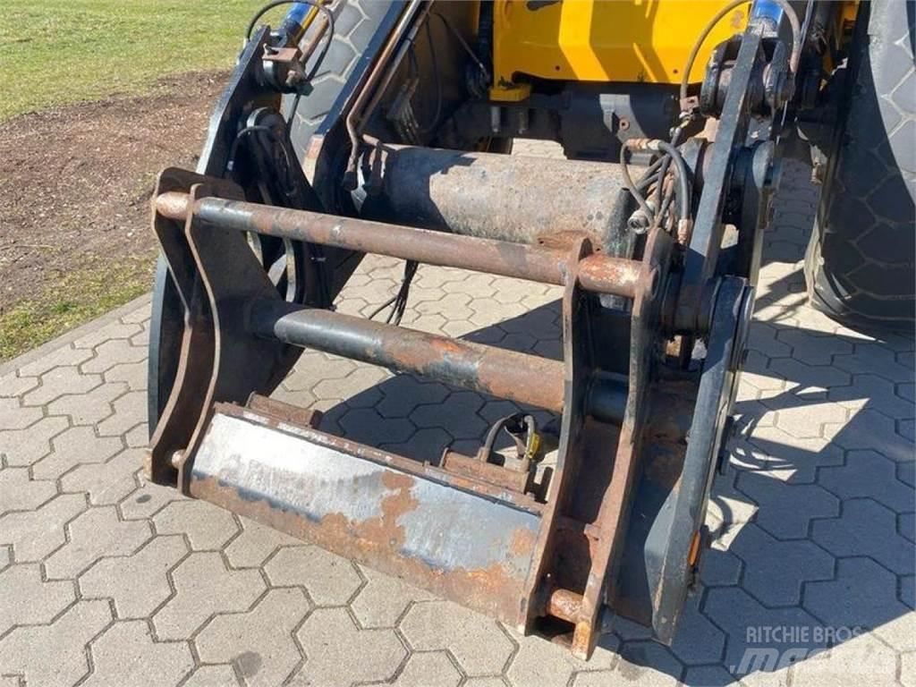 JCB 437 HT لوادر بعجل