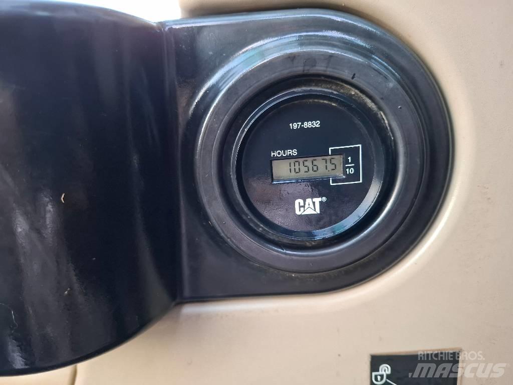 CAT M 316 C حفارات بعجل