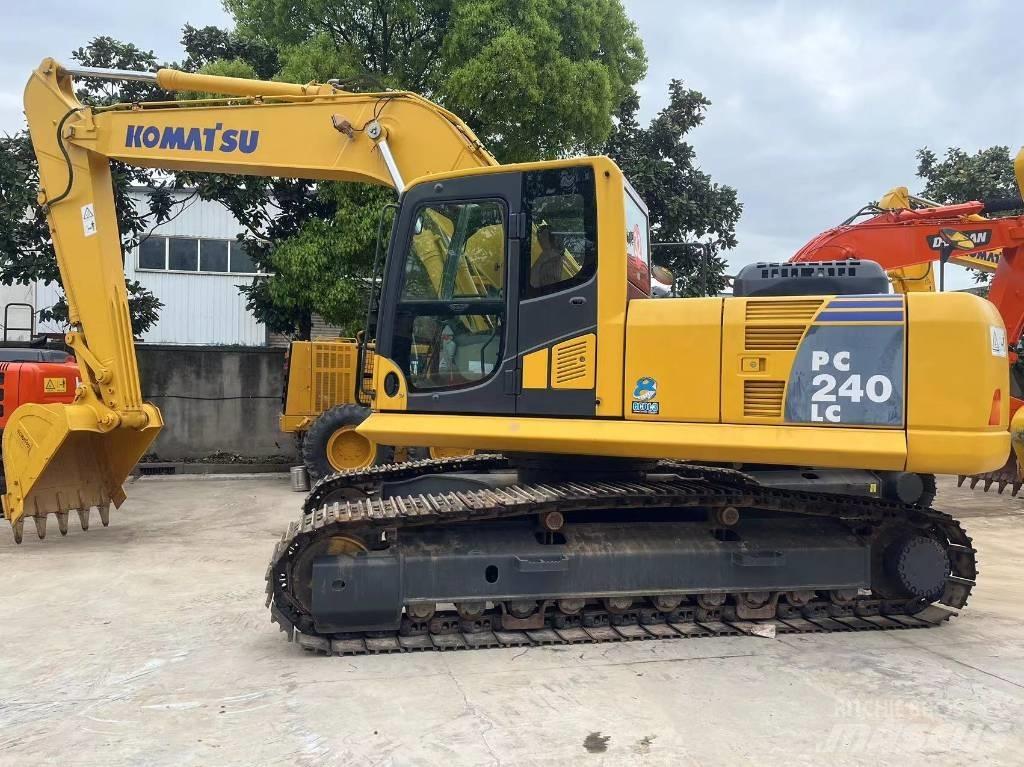 Komatsu PC 240 LC-8 حفارات زحافة