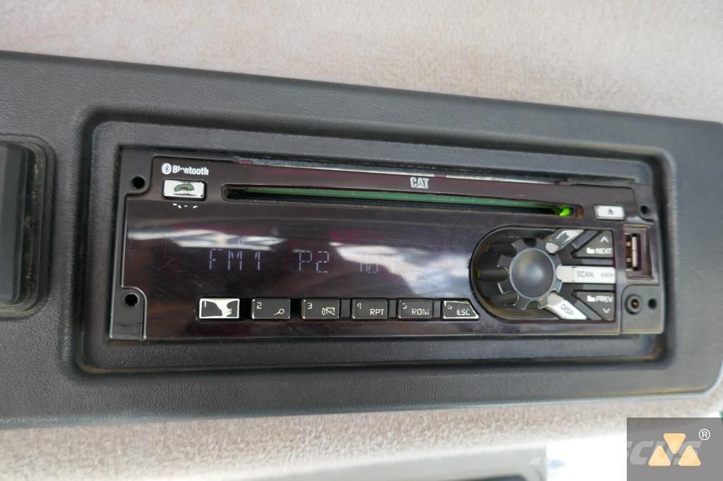 CAT 980M لوادر بعجل