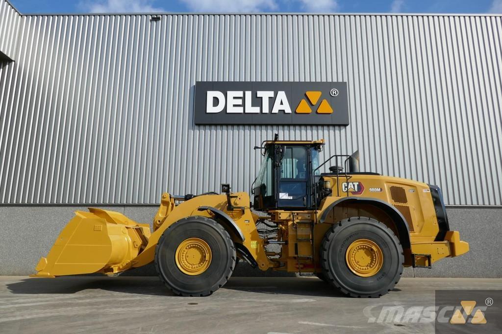 CAT 980M لوادر بعجل