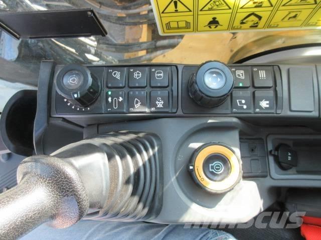 CAT 320 GC حفارات زحافة