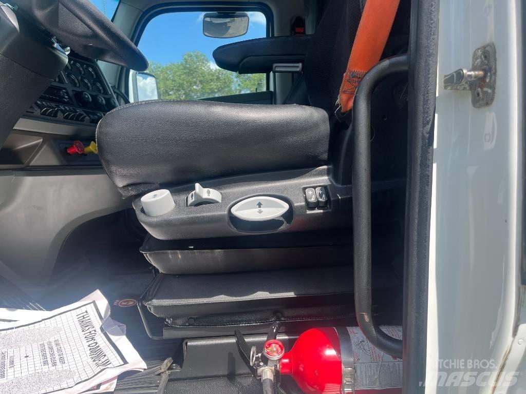 Kenworth T 880 وحدات الجر