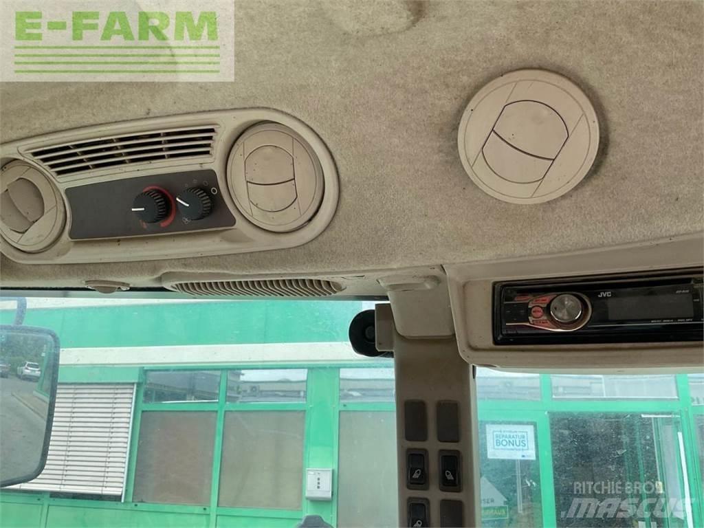 John Deere 5820 الجرارات