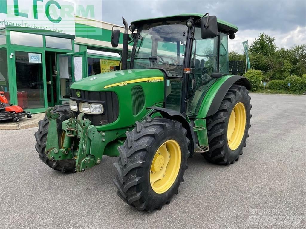 John Deere 5820 الجرارات
