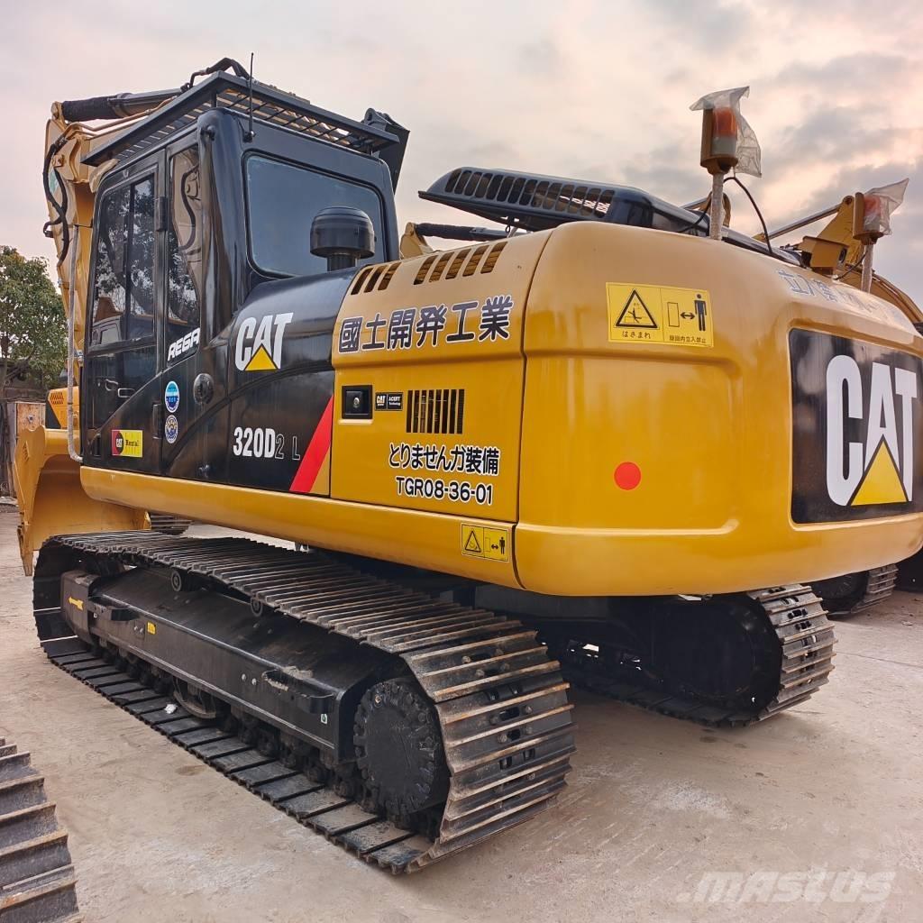 CAT 320 D حفارات زحافة