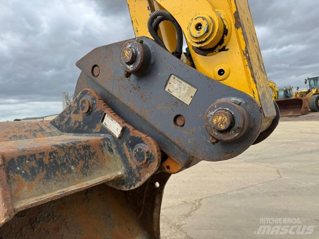 Komatsu PC 138 US-11 حفارات زحافة