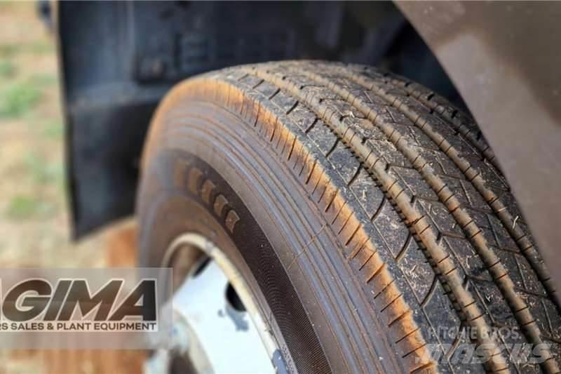 Isuzu FTR850 شاحنات أخرى