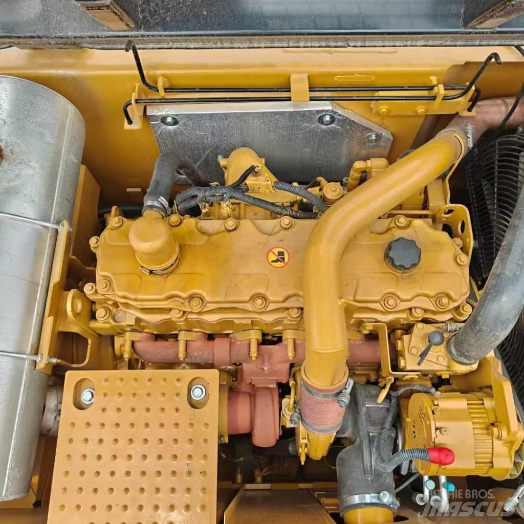 CAT 329 D حفارات زحافة