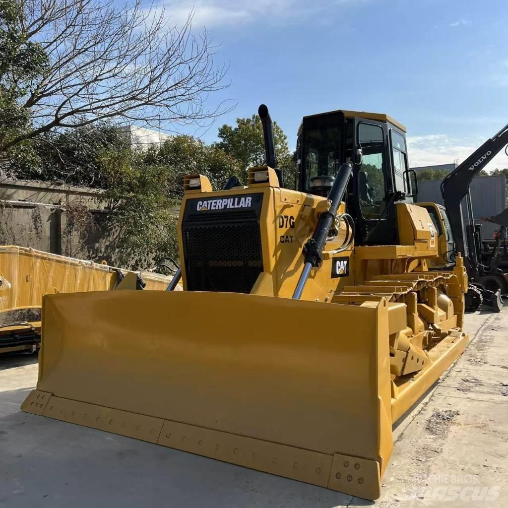 CAT D 7 G بلدوزرات مجنزرة