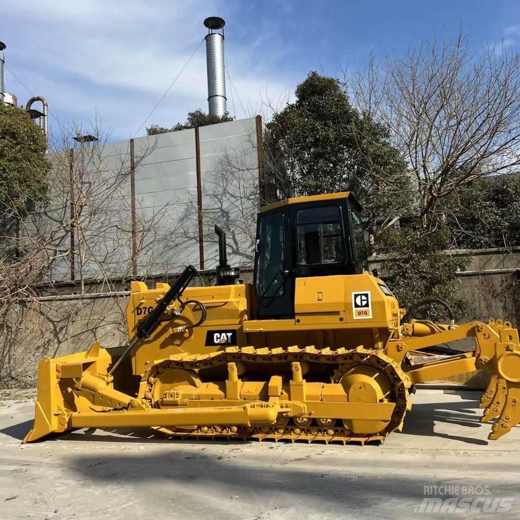 CAT D 7 G بلدوزرات مجنزرة