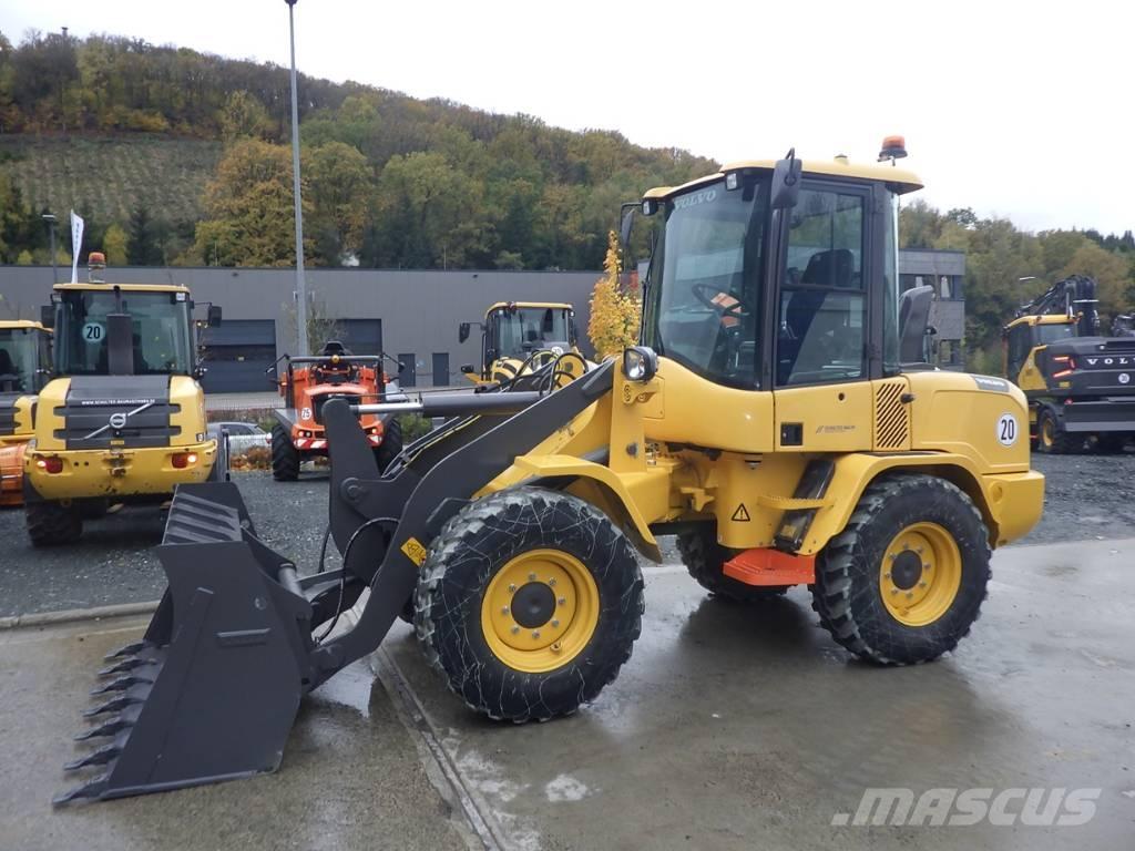 Volvo L 30 G لوادر بعجل