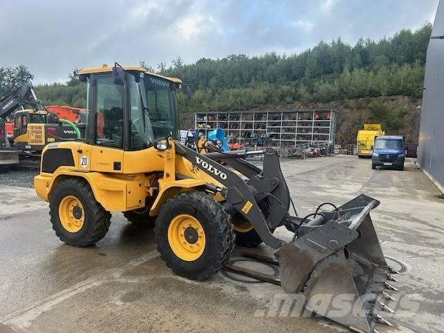 Volvo L 30 G لوادر بعجل