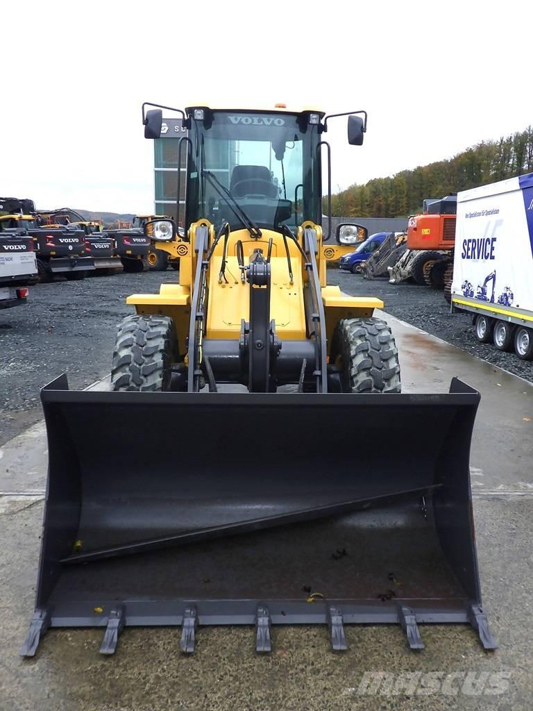 Volvo L 30 G لوادر بعجل