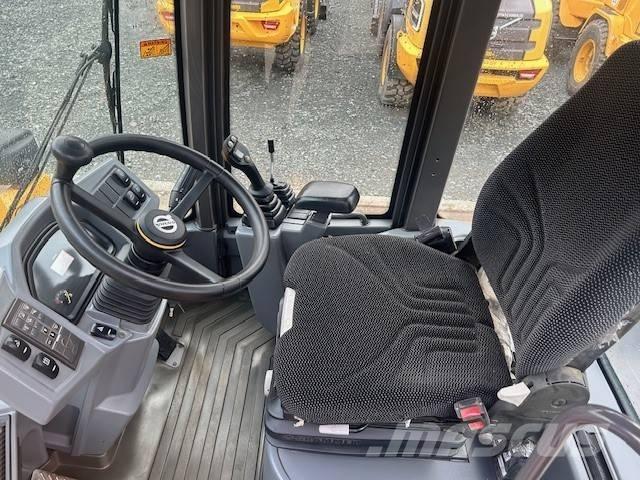 Volvo L 30 G لوادر بعجل