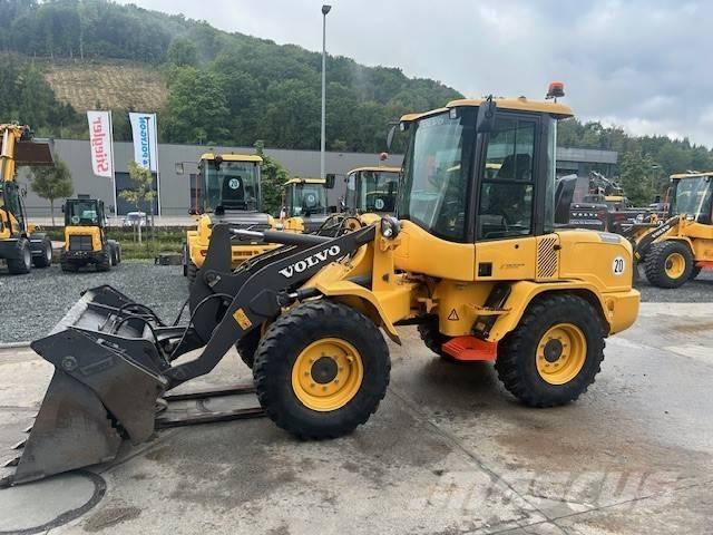 Volvo L 30 G لوادر بعجل
