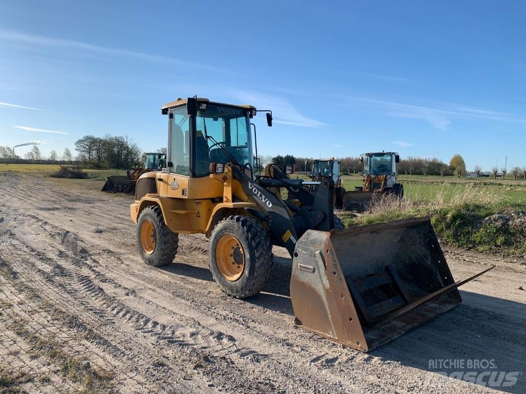 Volvo L 30 G لوادر بعجل