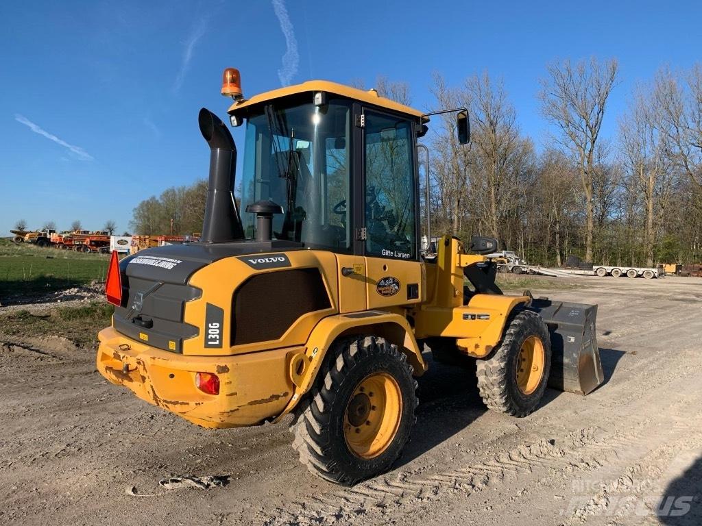 Volvo L 30 G لوادر بعجل