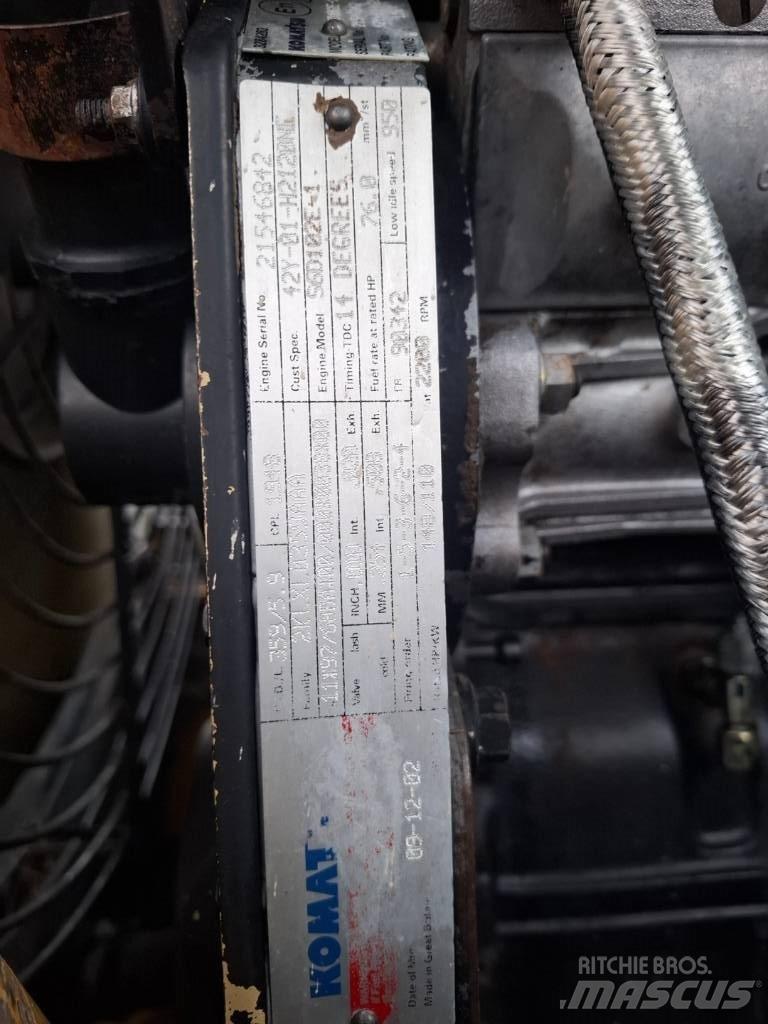 Komatsu WA 270-3 لوادر بعجل
