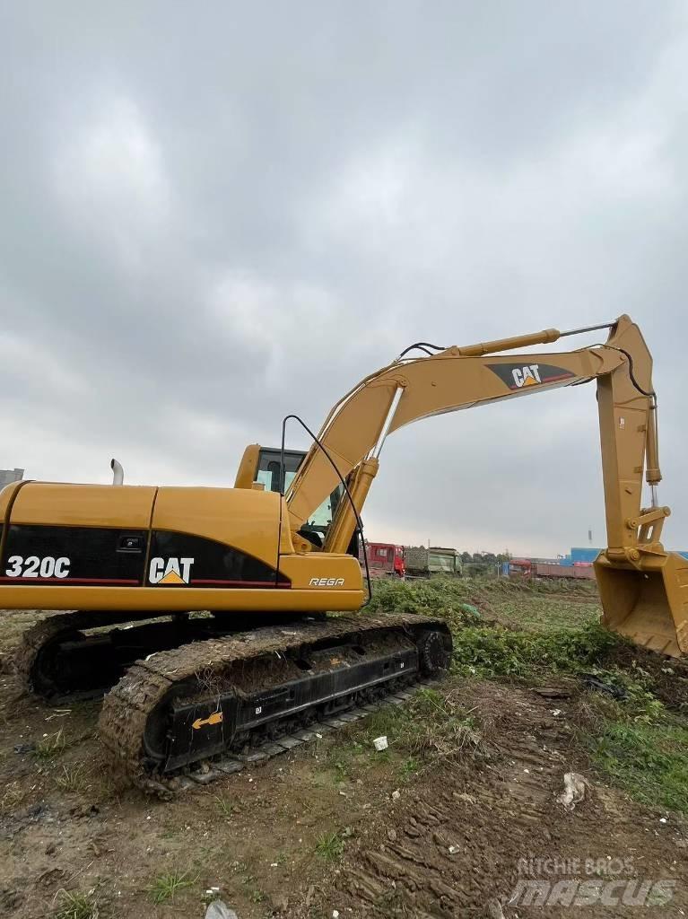 CAT 320 C حفارات زحافة