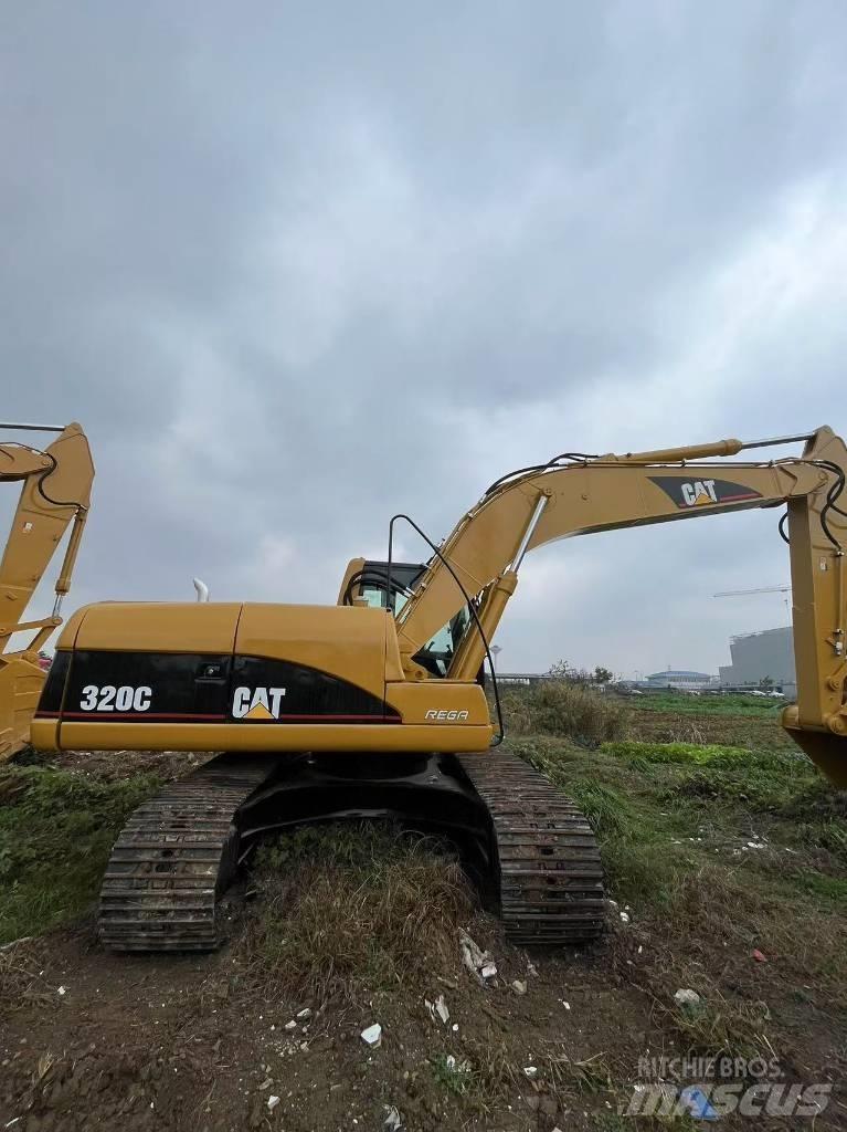 CAT 320 C حفارات زحافة
