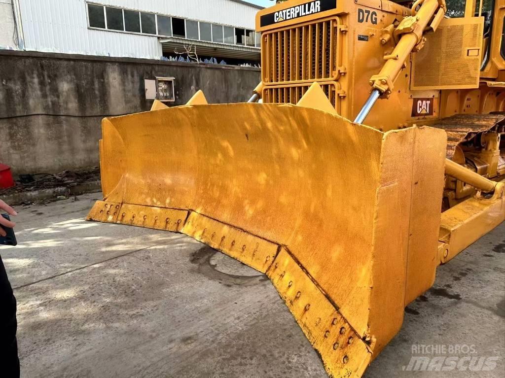 CAT D 7 G معدات تمهيد الطرق