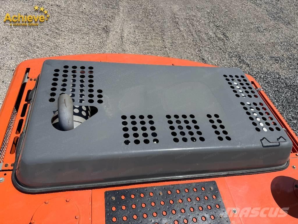 Hitachi ZX 210 حفارات زحافة