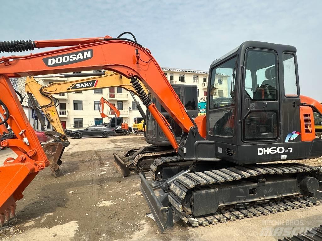 Doosan DH 60 حفارات صغيرة أقل من 7 طن (حفارات صغيرة)