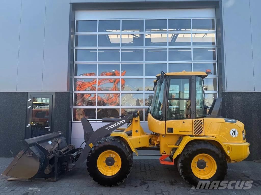 Volvo L35G لوادر بعجل
