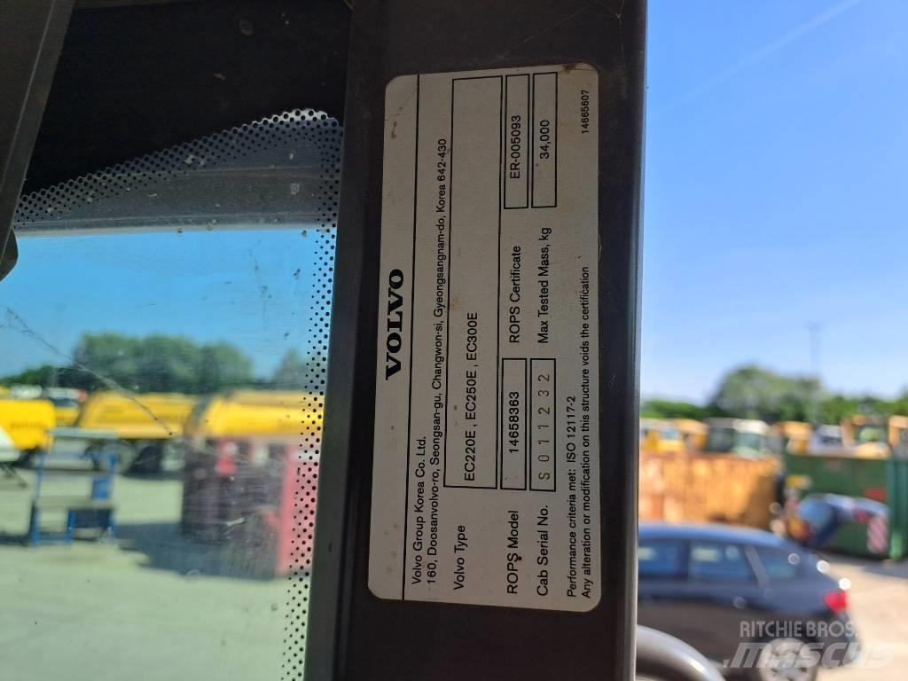 Volvo EC220EL حفارات زحافة