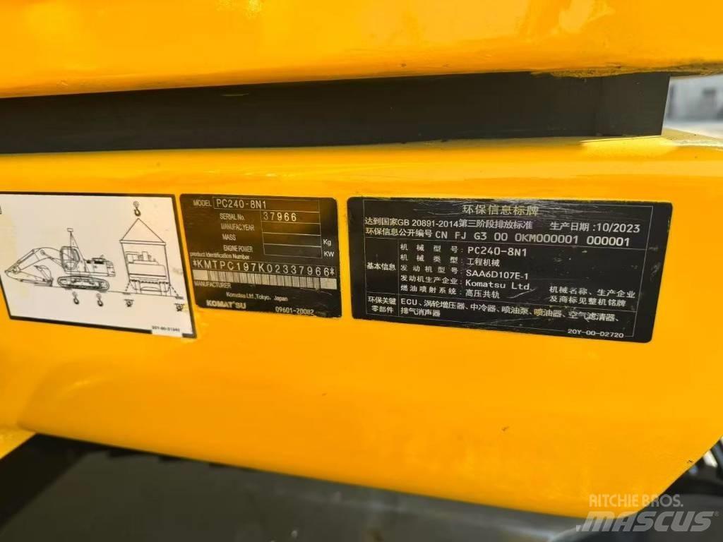 Komatsu 240-8N1 حفارات زحافة