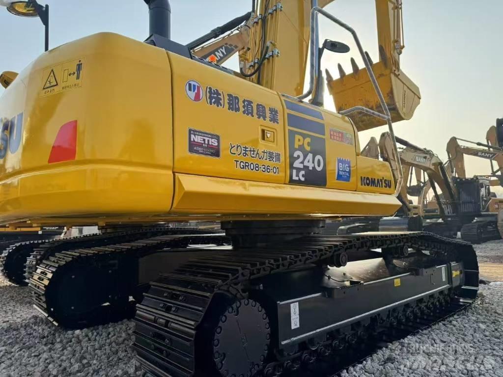 Komatsu 240-8N1 حفارات زحافة
