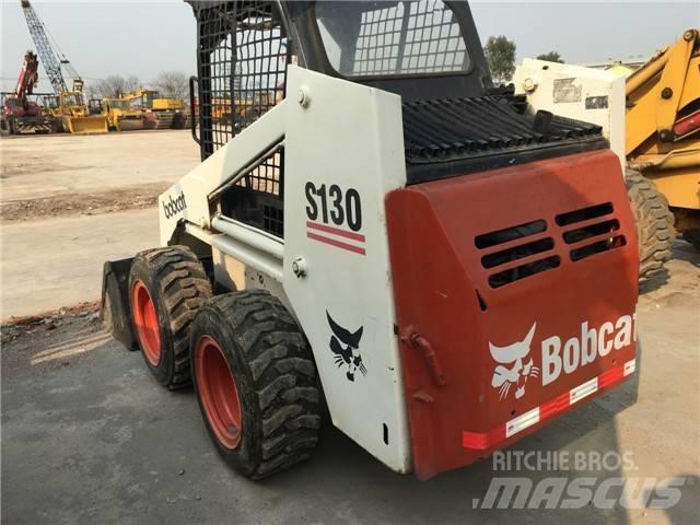 Bobcat S 130 لوادر انزلاقية التوجيه