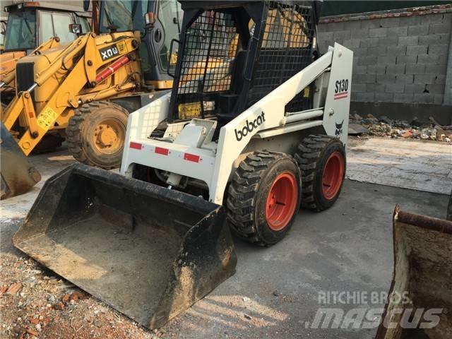 Bobcat S 130 لوادر انزلاقية التوجيه