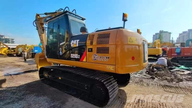 CAT 320D حفارات زحافة