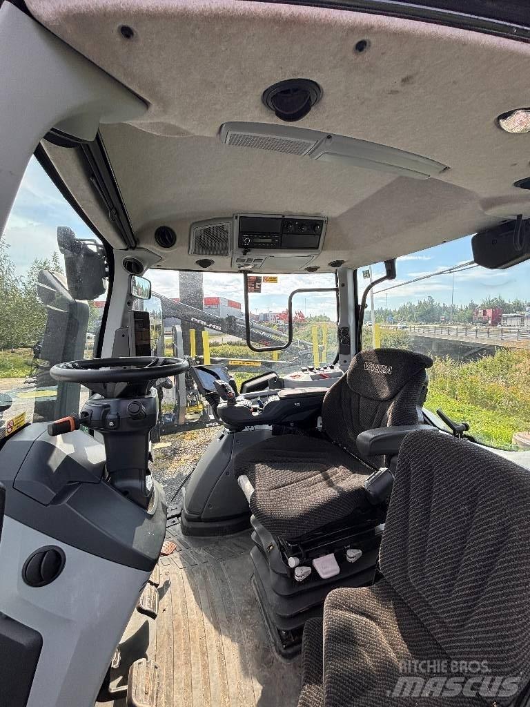 Valtra T215 Versu الجرارات