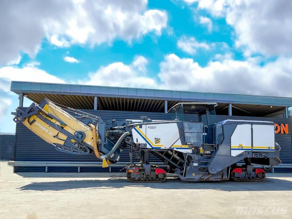 Wirtgen W 220 FI ماكينات الكشط البارد للأسفلت