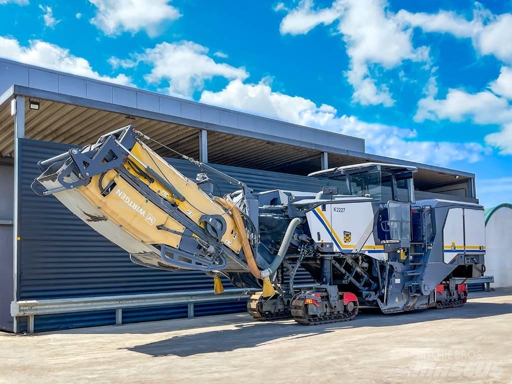 Wirtgen W 220 FI ماكينات الكشط البارد للأسفلت