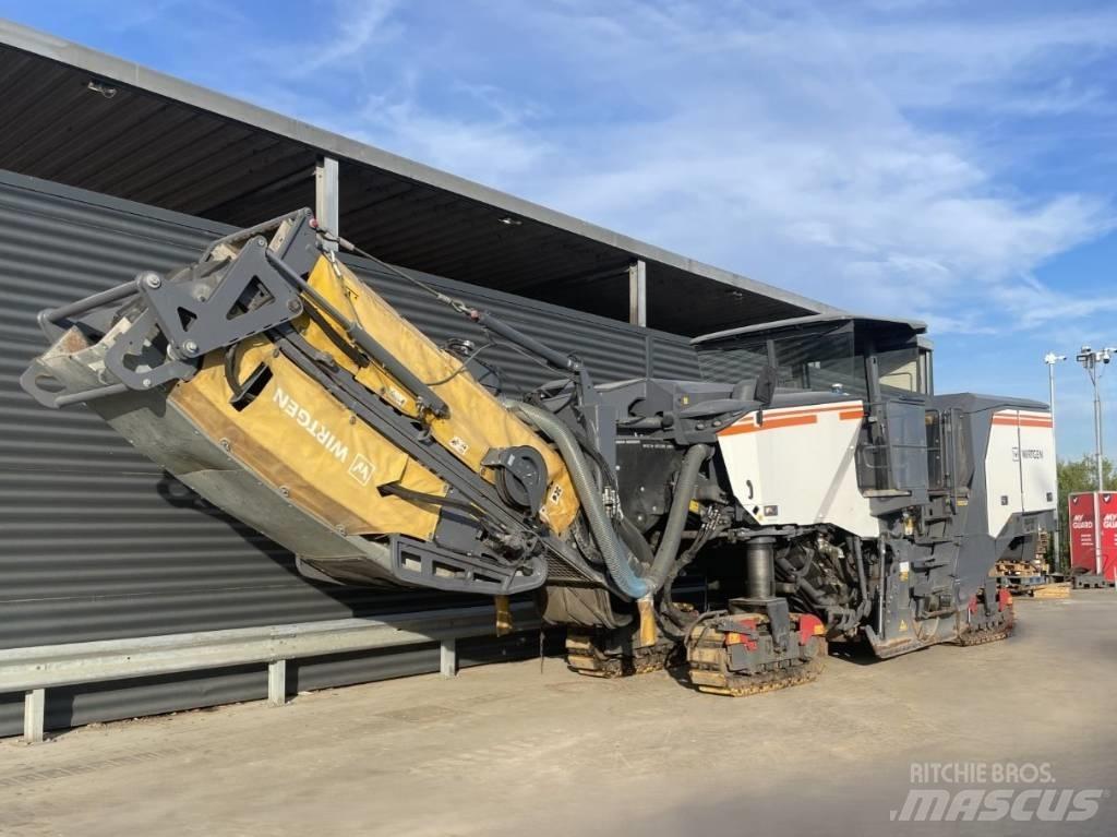 Wirtgen W 220 FI ماكينات الكشط البارد للأسفلت