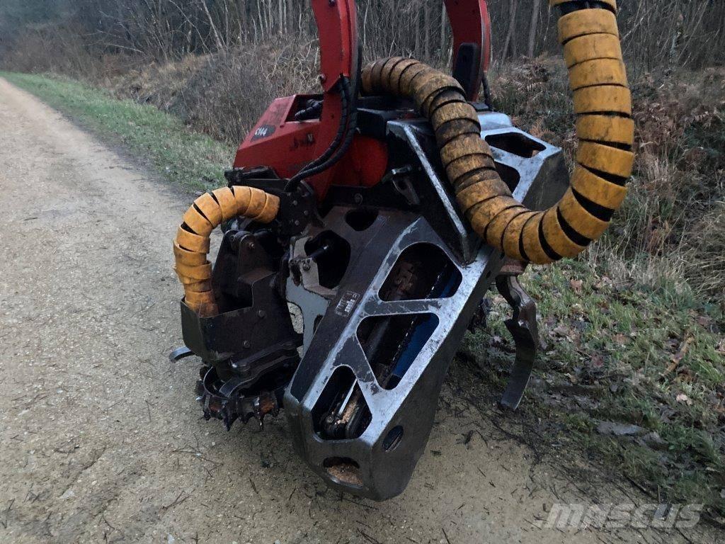 Komatsu C 144 حصادات
