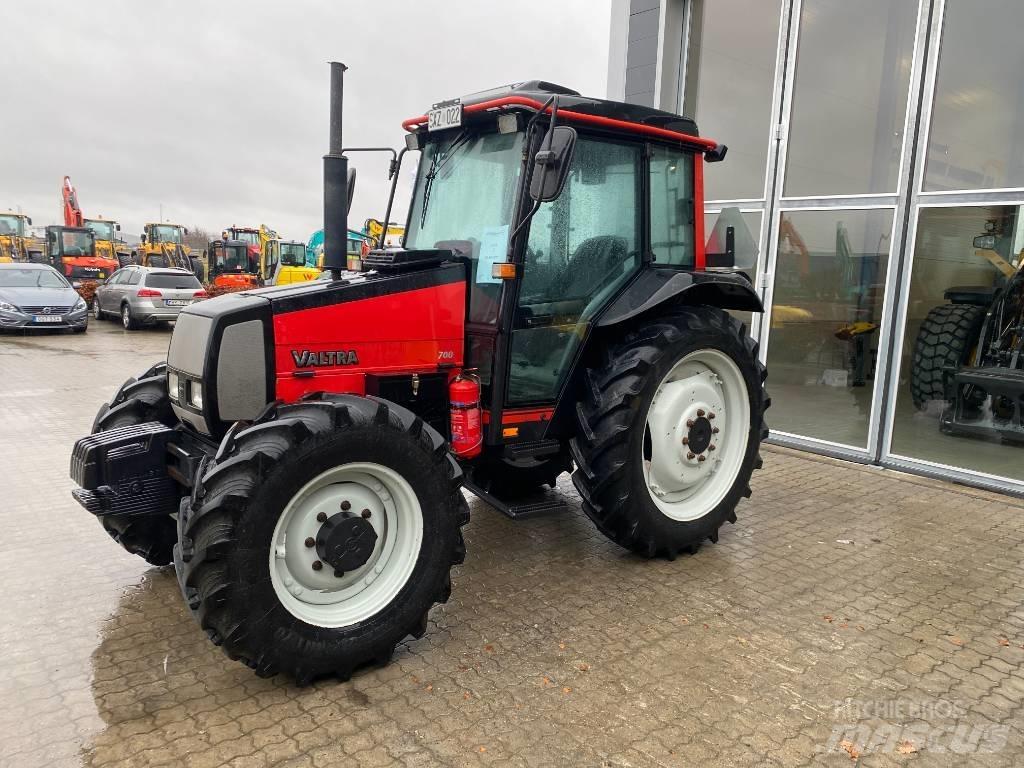 Valtra 700-4 الجرارات