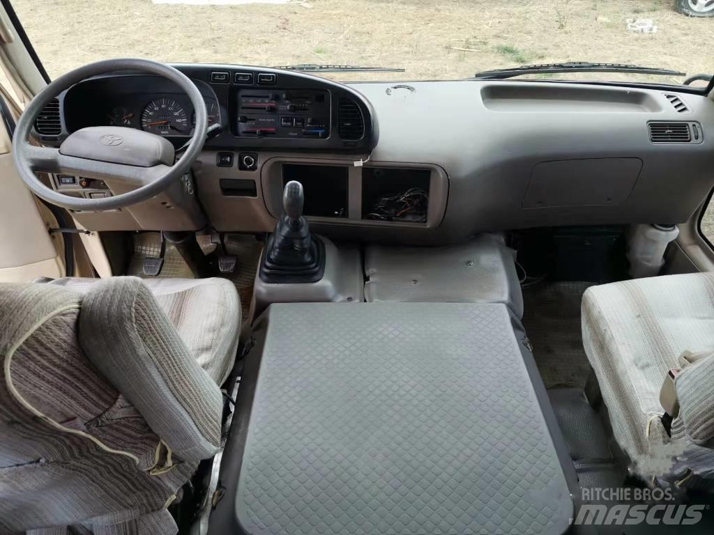 Toyota Coaster حافلة داخل المدينة