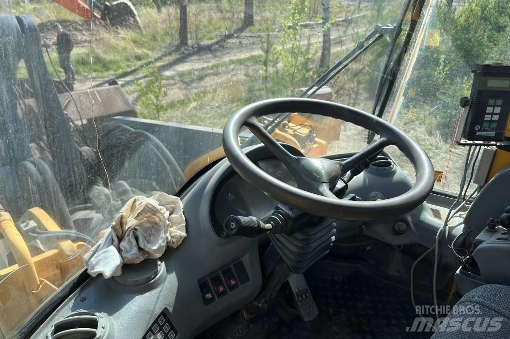 Volvo L 220 D لوادر بعجل