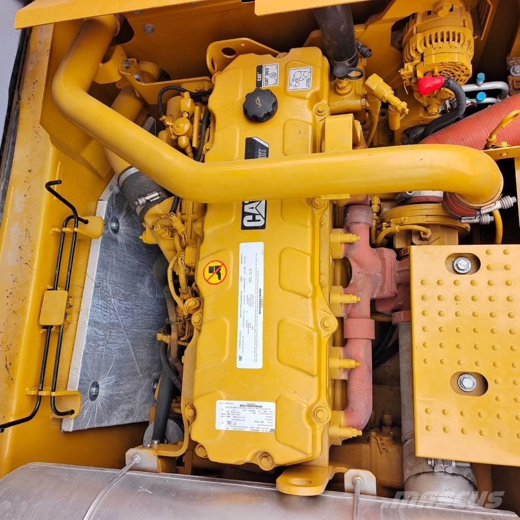 CAT 336 D2 حفارات زحافة