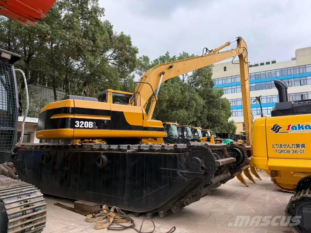 CAT 320 B L الحفارات البرمائية