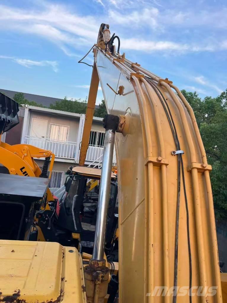 CAT 320 B L الحفارات البرمائية